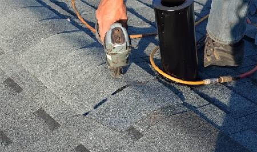 Réparation de toiture, bardeaux d'asphalte
